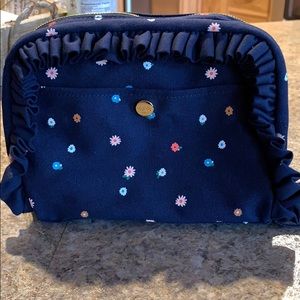 👜 3/$15 Ban.do Getaway Toiletry Bag